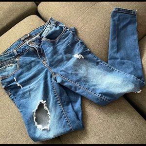 💜Distressed Jeans